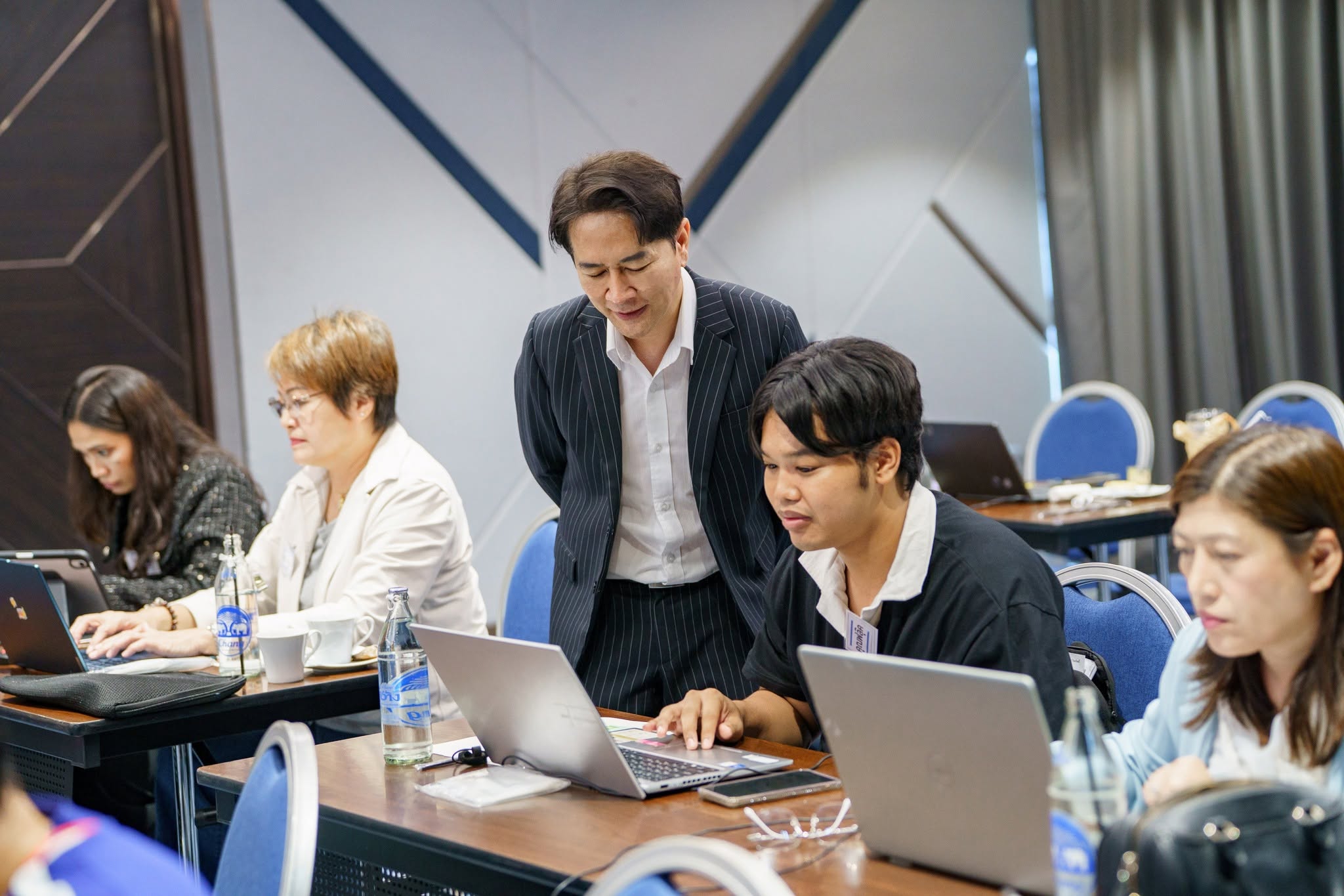 AI FOR CEO — The Executive Masterclass — AI for CEO / Executive AI Adoption ภาพที่ 6