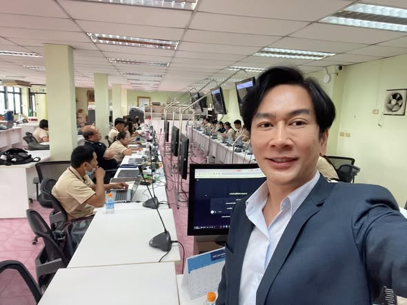บริษัท บลู แอนด์ ไวท์ โลจิสติกส์ จำกัด — รุ่นที่ 3 — AI for Business & AI Storyboard ภาพที่ 1